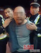 <b>三明饭店老板三明一摩的司机刀捅饭馆老板致身</b>